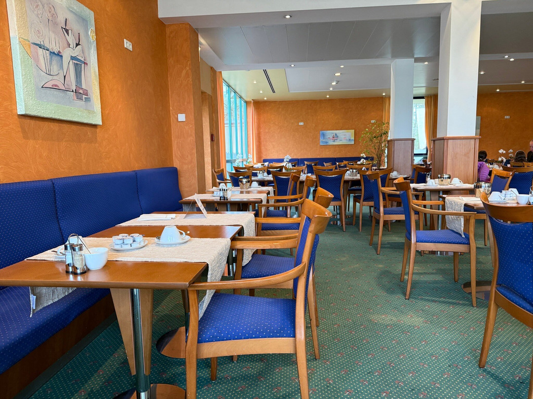 西霍夫哈尔滕酒店主图