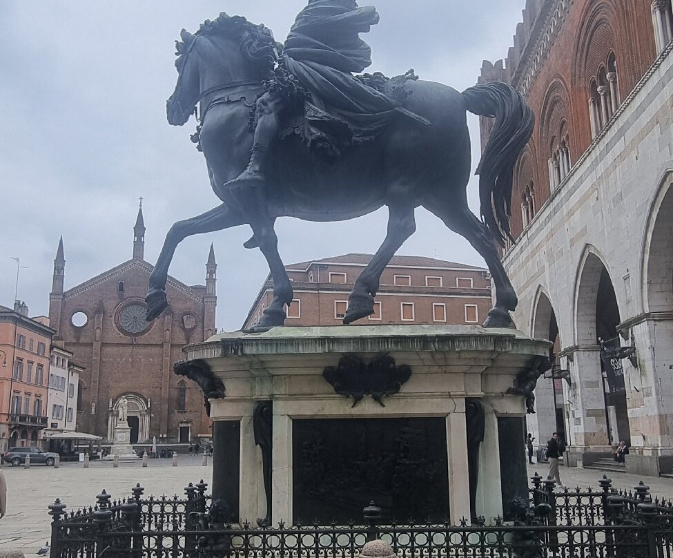 Piazza Cavalli-皮亚琴察必去景点