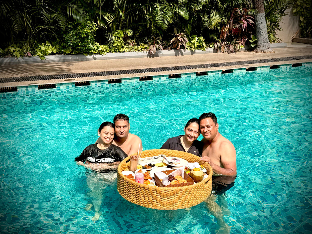 果阿坎多林假日酒店主图