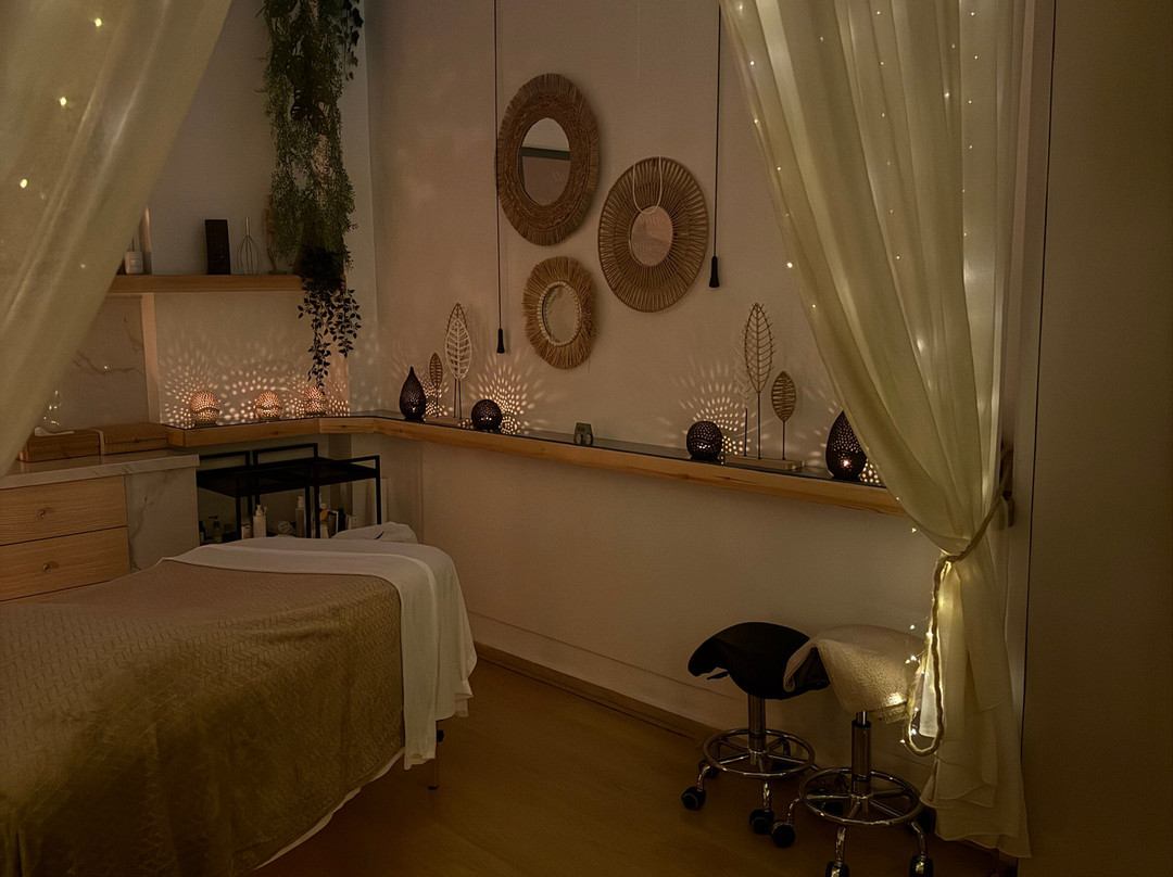 Agigma Massage & Therapies-雷斯蒙必去景点