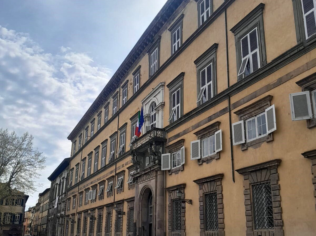 Piazza Napoleone-卢卡必去景点