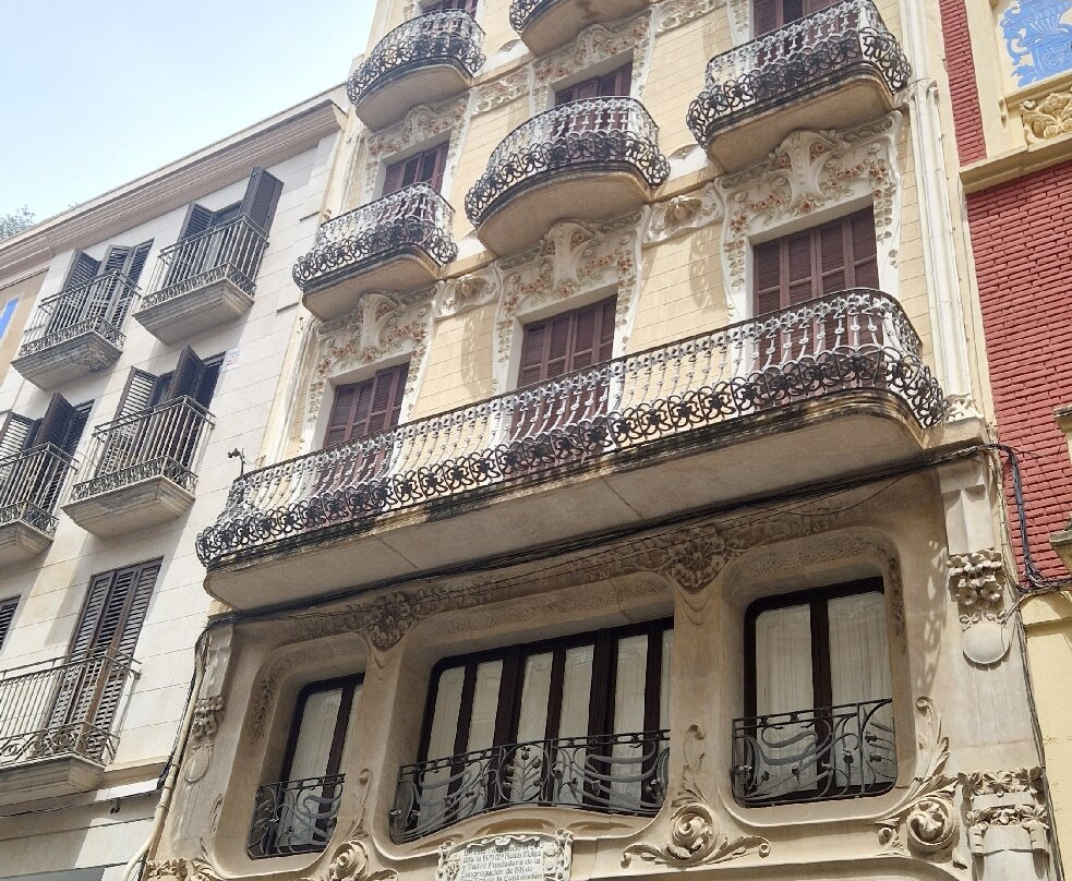 Plaza del Mercadal-雷乌斯必去景点