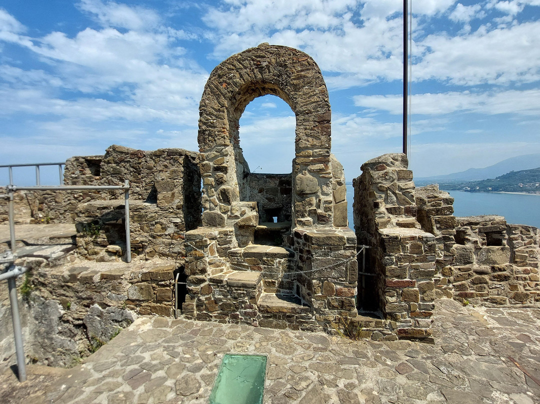 Castello Aragonese-阿格罗波利必去景点
