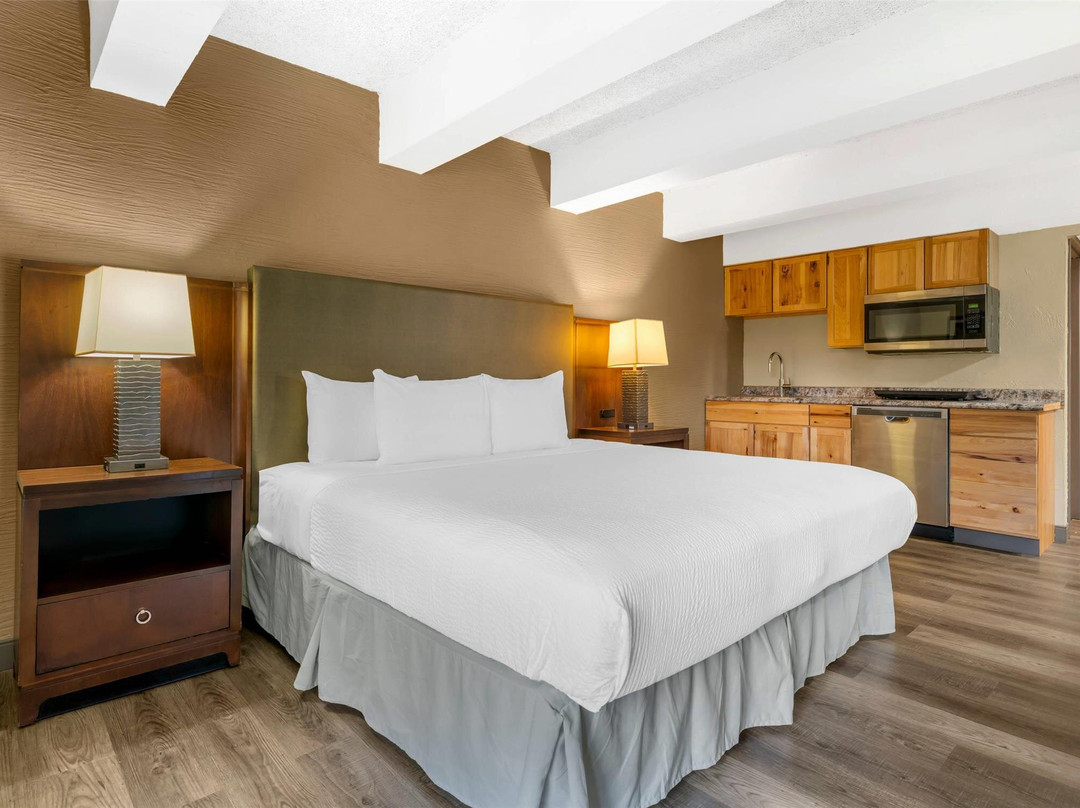 Whitelaw酒店住宿-Fairway Inn and Suites, an Ascend Collection Hotel