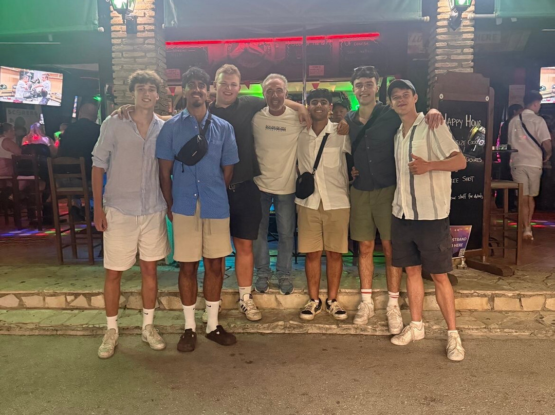 Scorers Irish & Sports Bar-Kavos必去景点