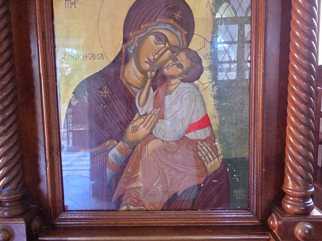 Panagia Glykofilousa-Petra必去景点
