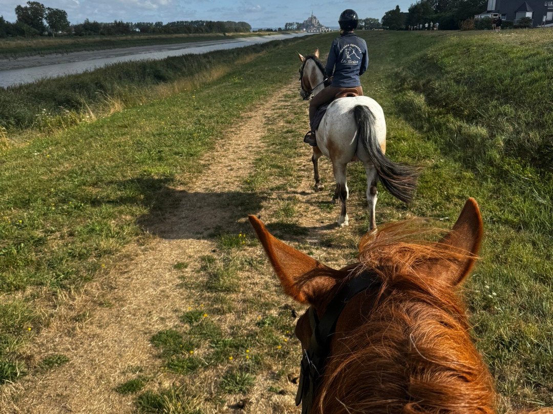 Centre equestre La Taniere-蓬托尔松必去景点