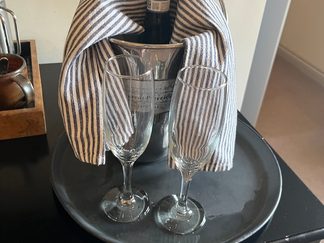城堡酒店主图