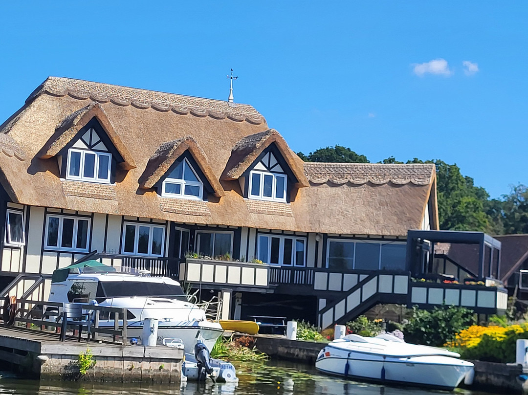 Warner Hotels Gunton Hall主图