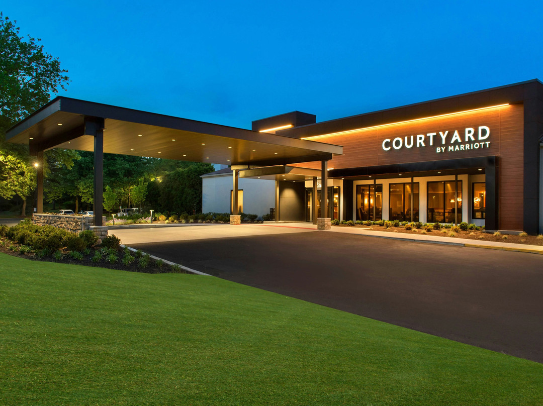 Little Silver酒店住宿-Courtyard by Marriott Lincroft Red Bank