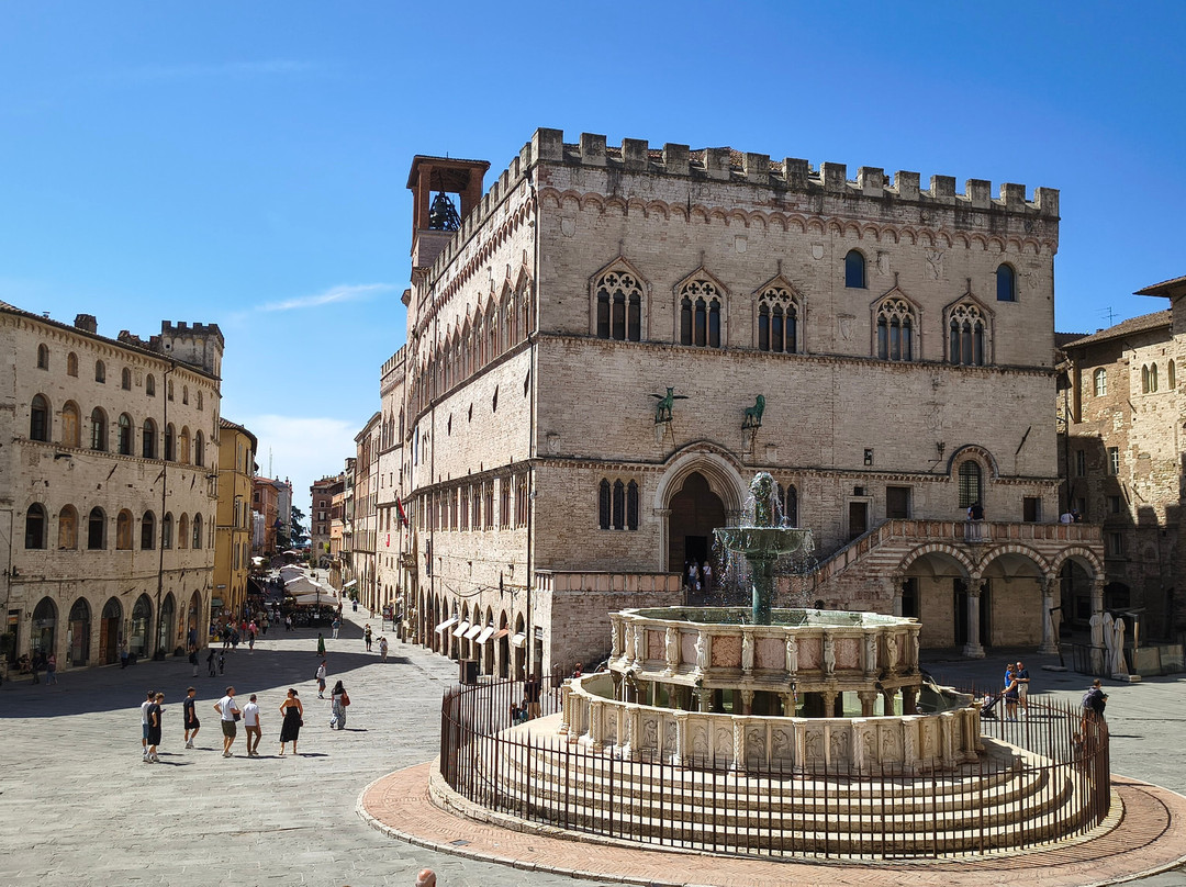 Piazza IV Novembre-佩鲁贾必去景点