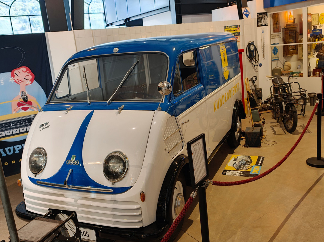 Zylinderhaus Nostalgie & Oldtimer Museum-贝恩卡斯特尔－屈斯必去景点