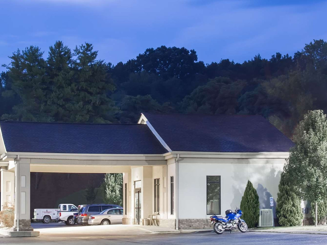 Spark By Hilton Daleville Roanoke North主图