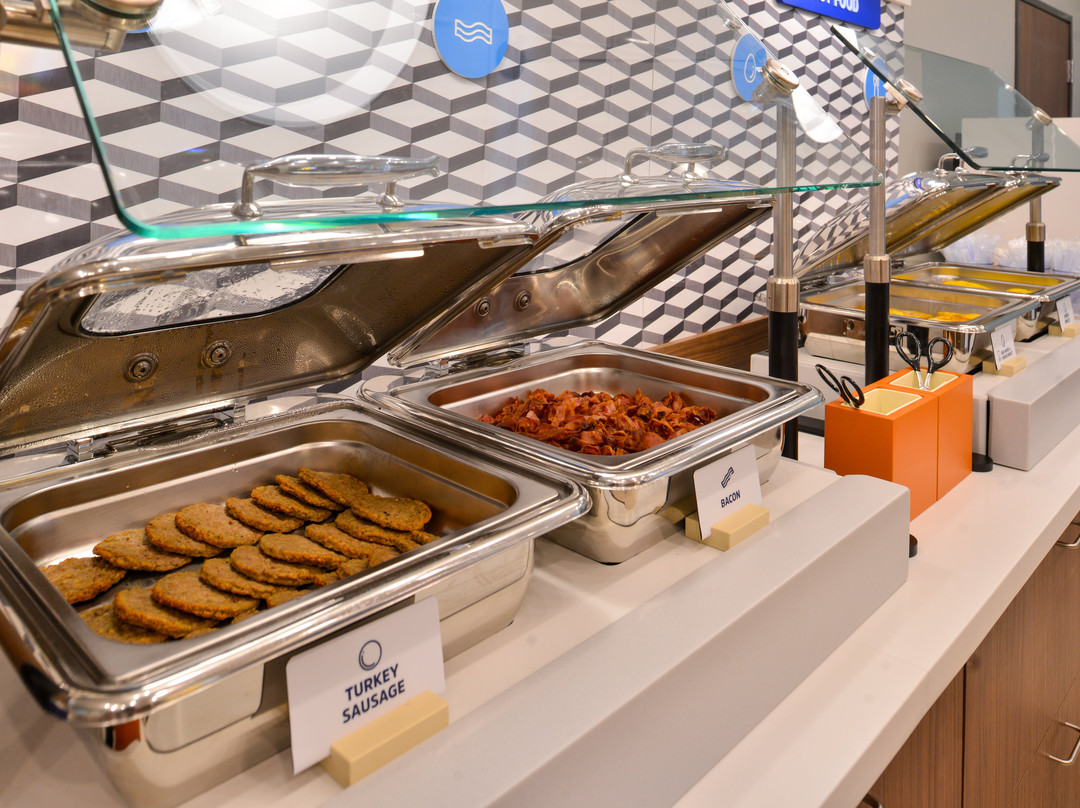 Holiday Inn Express & Suites Toledo West by IHG主图