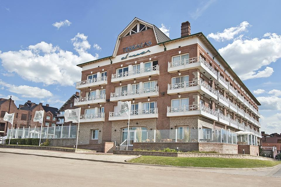 特拉萨斯阿尔马尔酒店