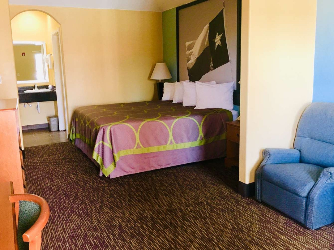 Super 8 by Wyndham Montgomery Lake Conroe主图