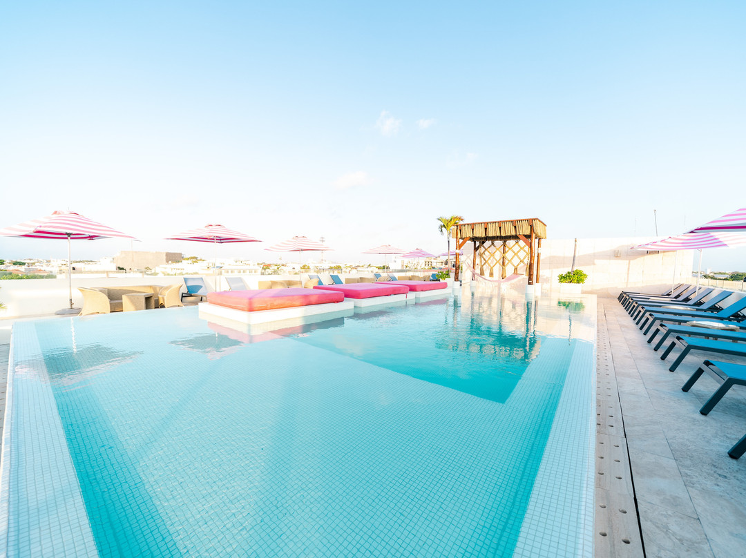 棕榈海滩酒店主图