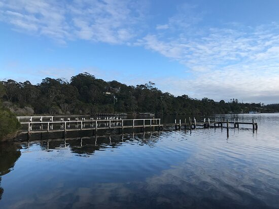 Lakeside Drive Walking Track景点图片