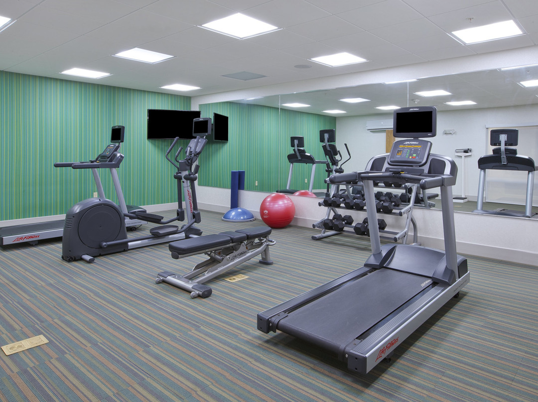 Holiday Inn Express & Suites Parkersburg East By IHG主图