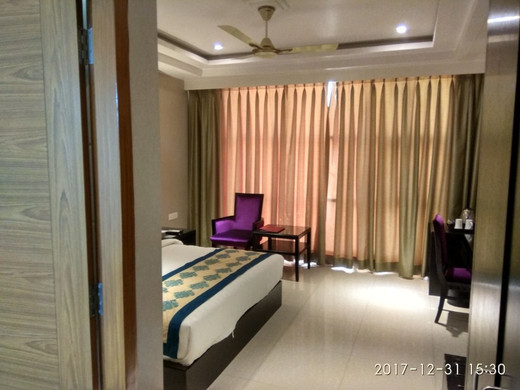 Royal Inn Hotel主图