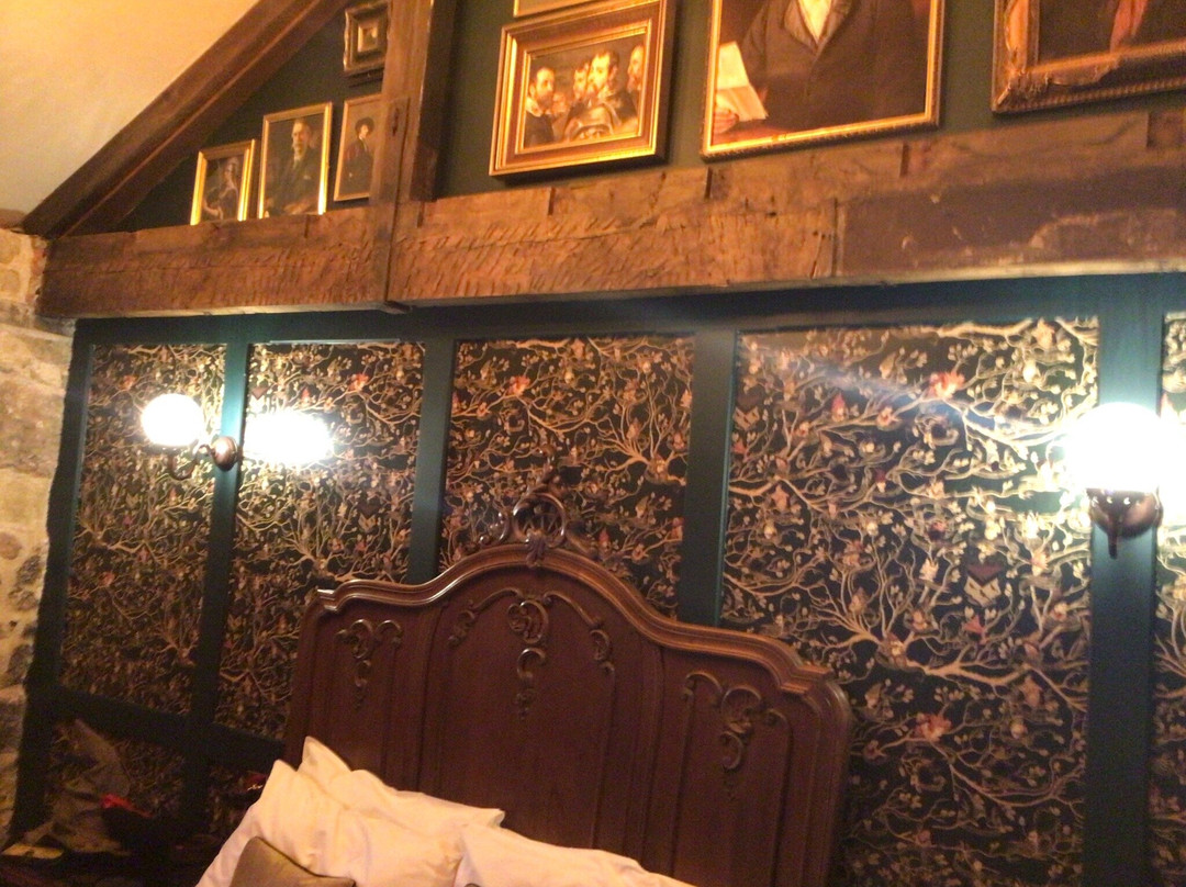 Dirty Bottles Hotel主图