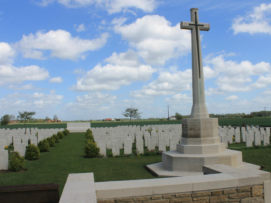 St.Venant Communal Cemetery景点图片