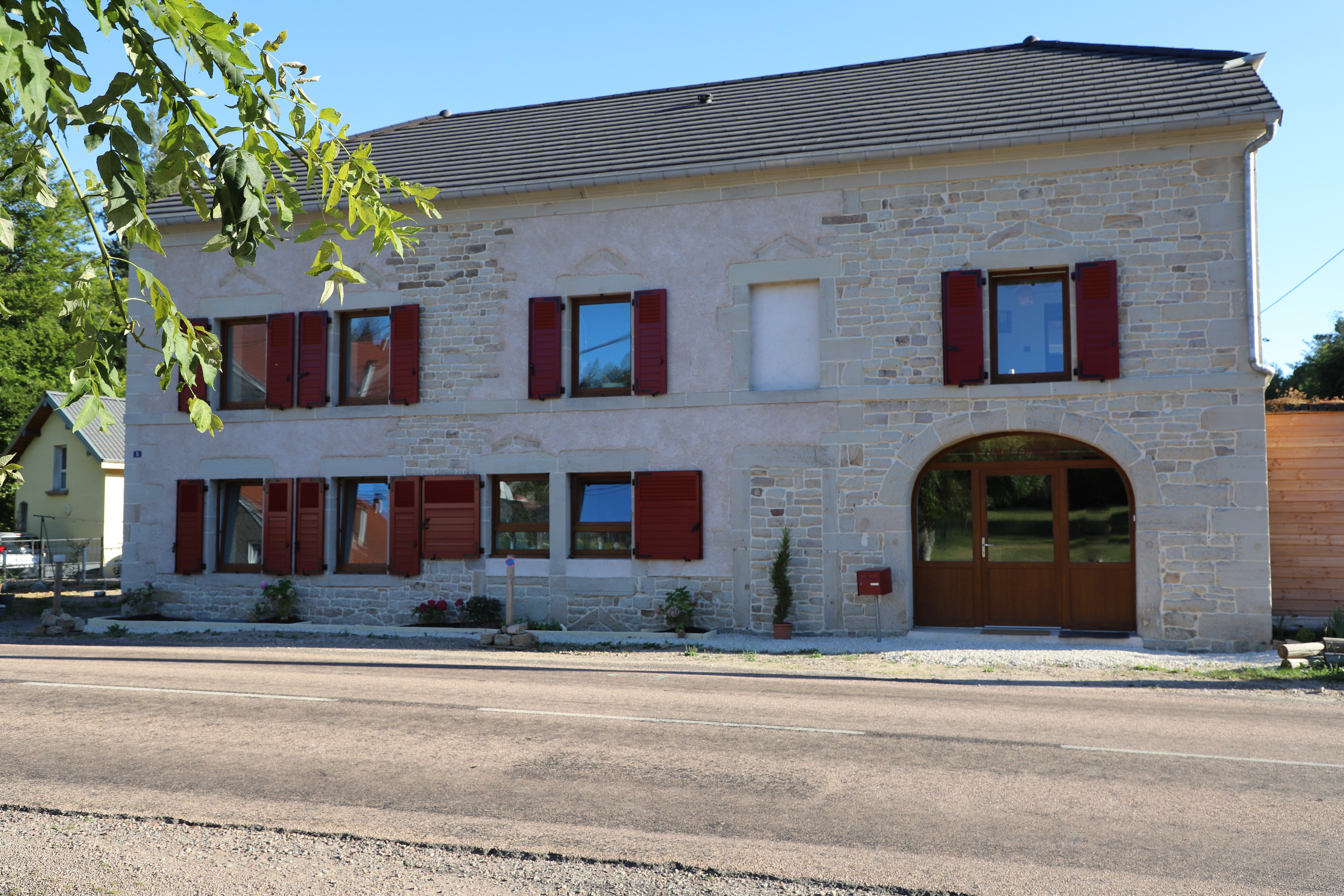 L'Hôtel Enfoncé-官方