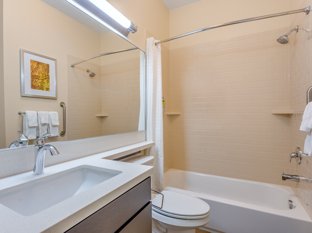 贝斯勒亨南Candlewood套房酒店主图