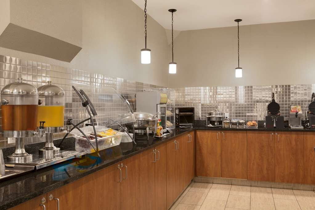 Best Western Plus Peppertree Airport Inn主图