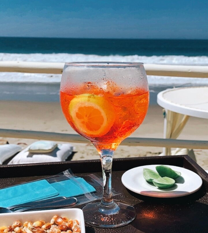 德克套房休息室&Spa酒店主图