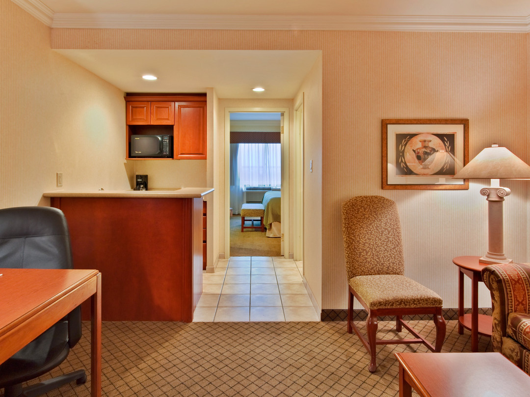 Holiday Inn & Suites Oakville @ Bronte By IHG主图