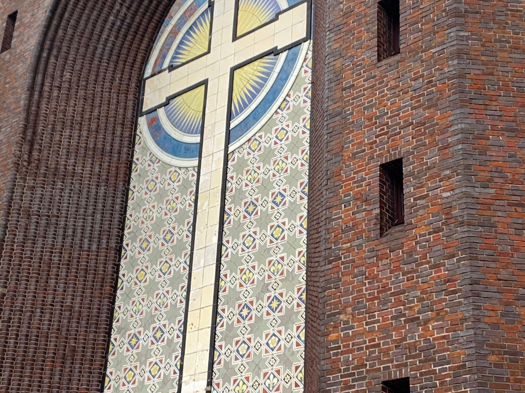 Holy Cross Cathedral景点图片