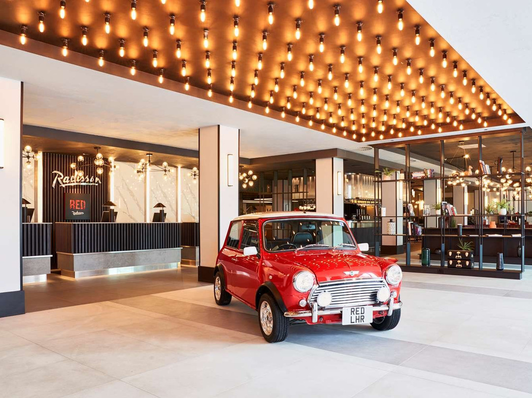 Radisson RED Hotel London Heathrow