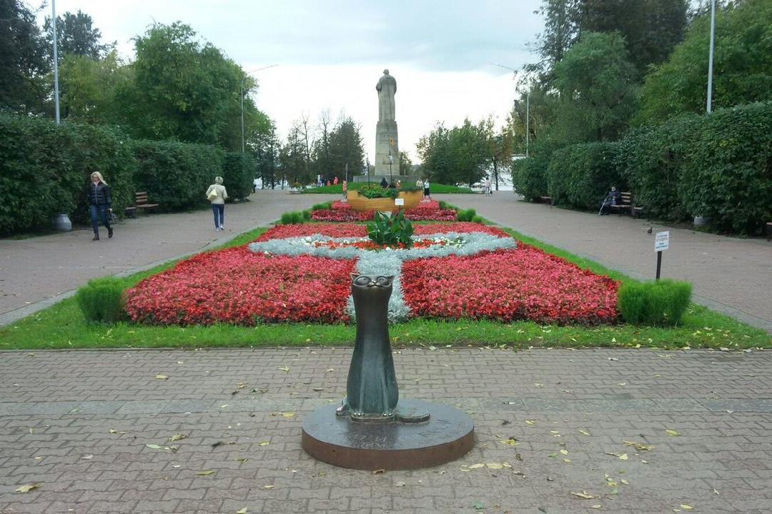 Monument to Cats and Dogs Affected by Cars-科斯特罗马必去景点