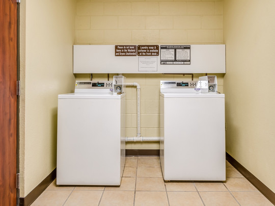 Red Roof Inn & Conference Center Wichita Airport主图