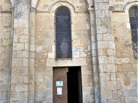 Eglise et Prieuré Saint-Jean-Baptiste-Ronsenac必去景点