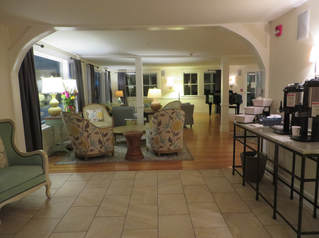 The Colonial Inn主图