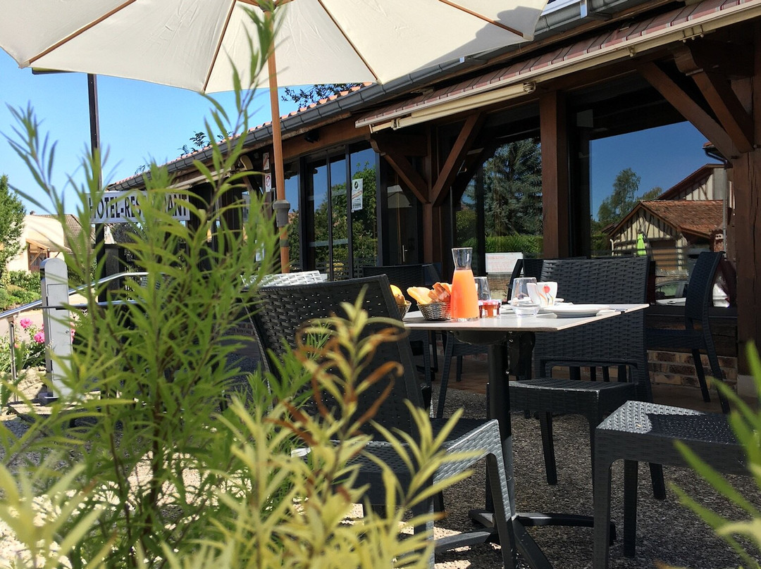 Logis Hôtel le Cheval Blanc主图