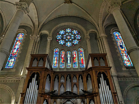 Basilique Saint Louis Marie Grignion de Montfort-Saint-Laurent-sur-Sevre必去景点