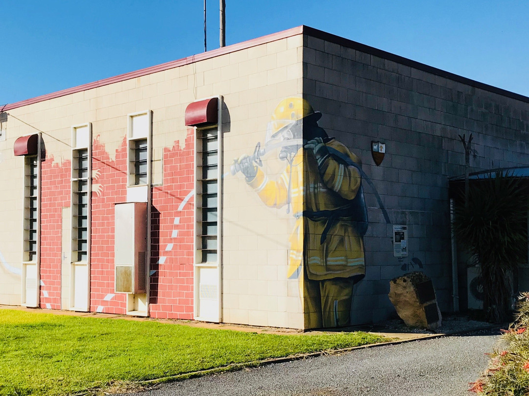 Georgia Goodie Fireman Mural-Rupanyup必去景点