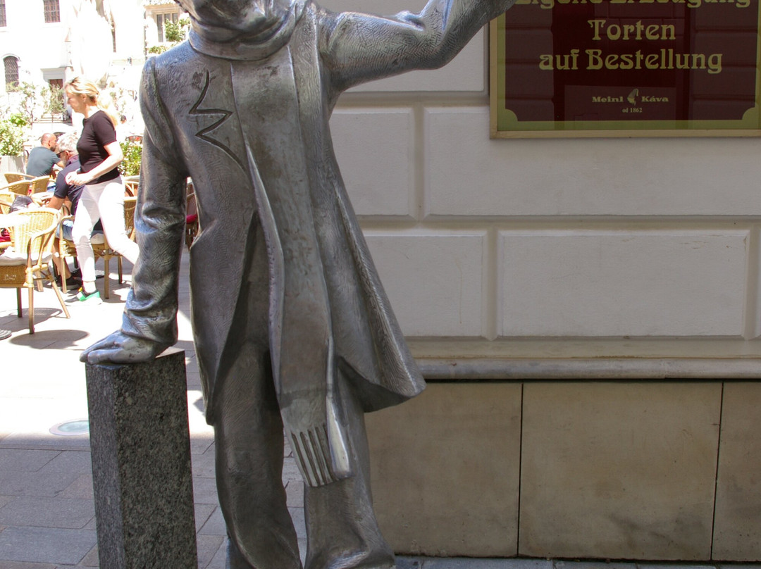 Schone Naci Statue-布拉迪斯拉发必去景点