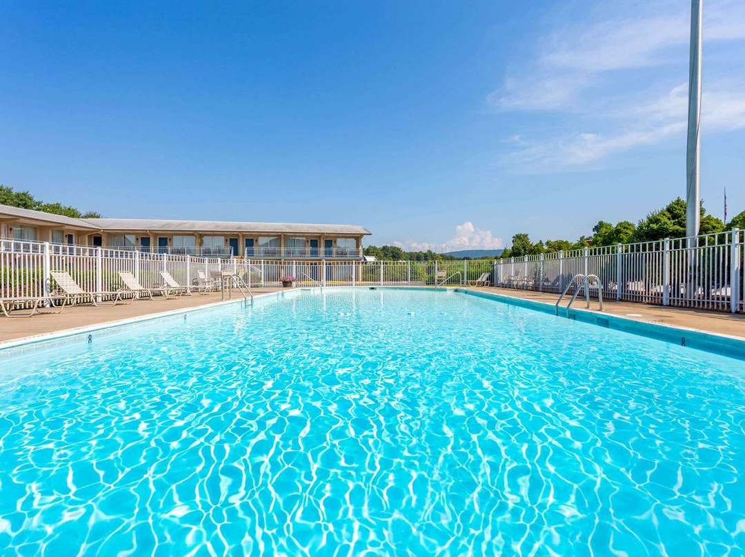 Days Inn by Wyndham Breezewood主图