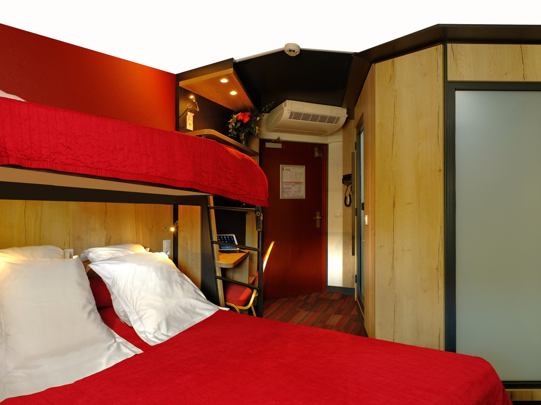 In Hotel主图