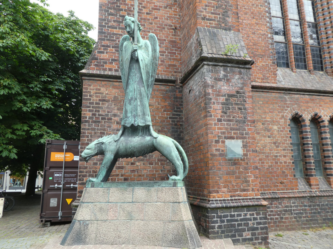 Bronzestandbild Geistkämpfer-基尔必去景点