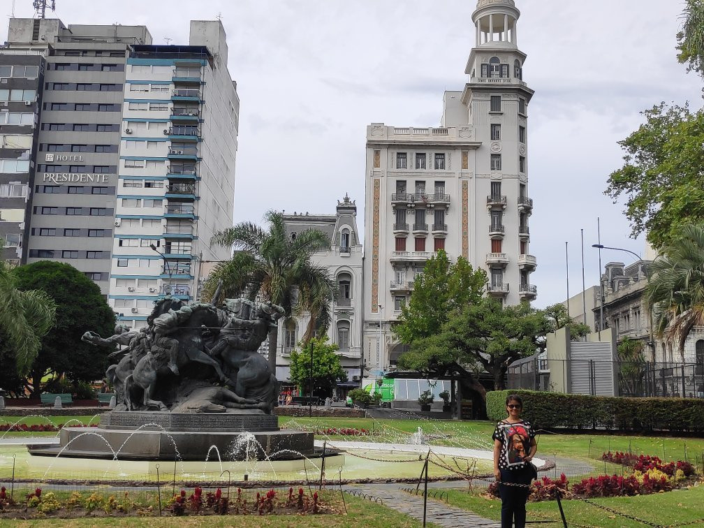 La Plaza Fabini o Plaza del Entrevero-蒙得维的亚必去景点