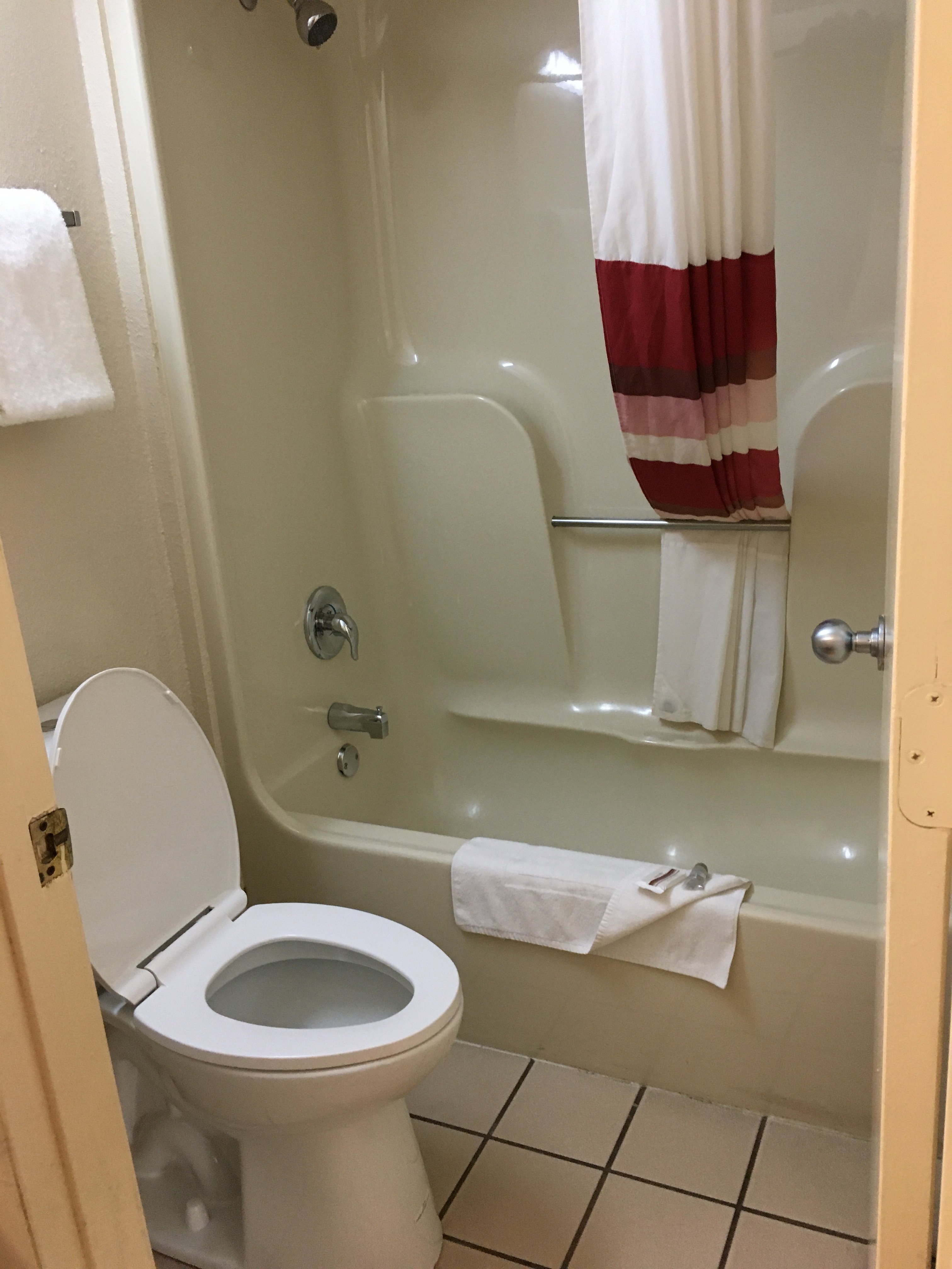 Red Roof Inn Hardeeville-浴室
