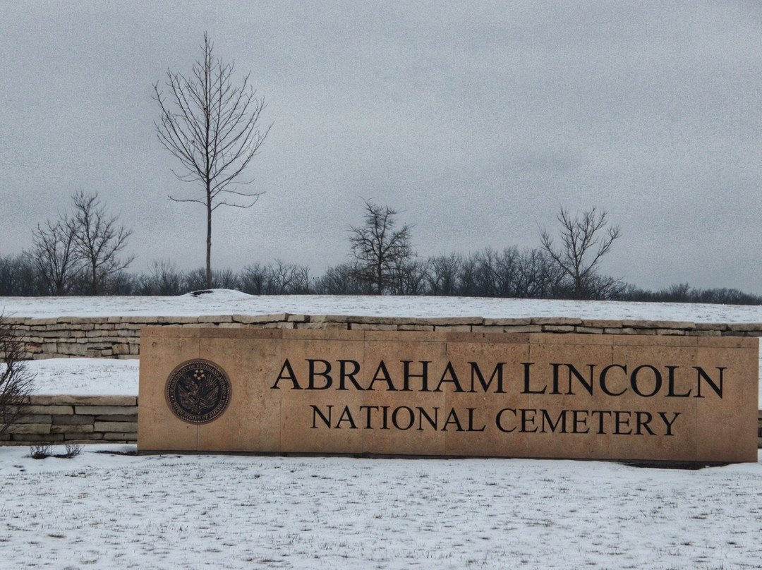 Abraham Lincoln National Cemetery景点图片