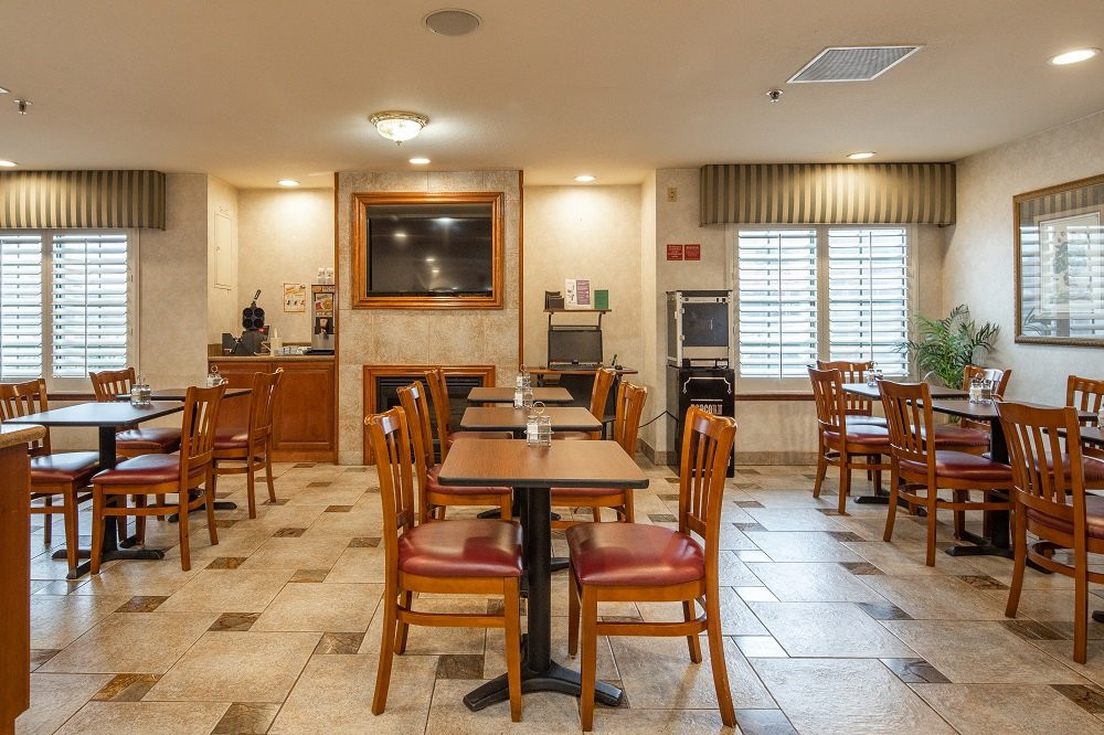 阿瑟顿公园旅馆及套房酒店主图