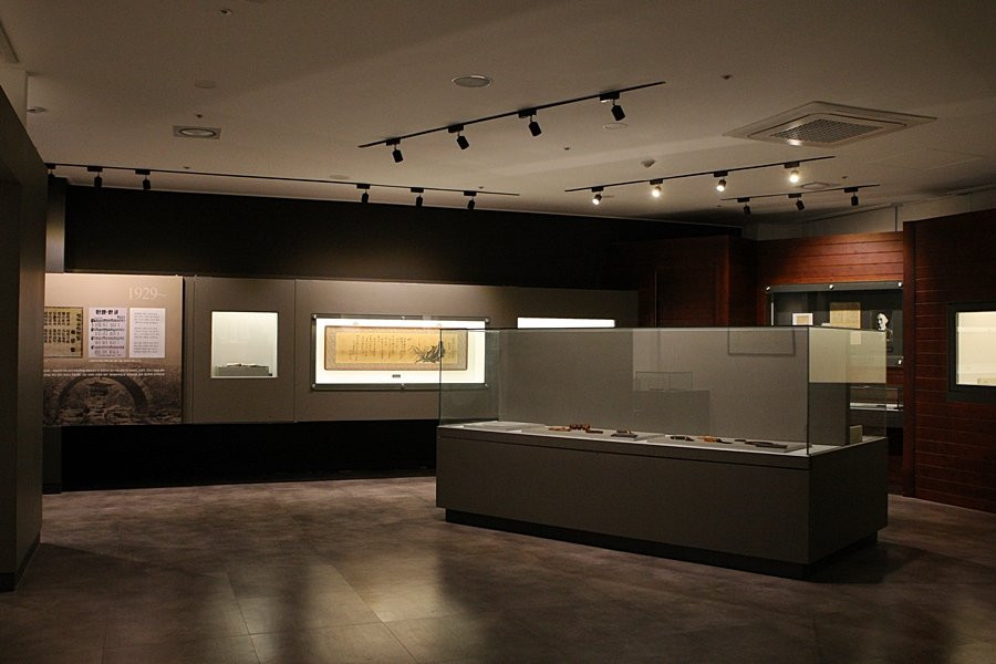 Jo Jonghyeon Jo Jeonglae Kim Chohye Family Literature Hall