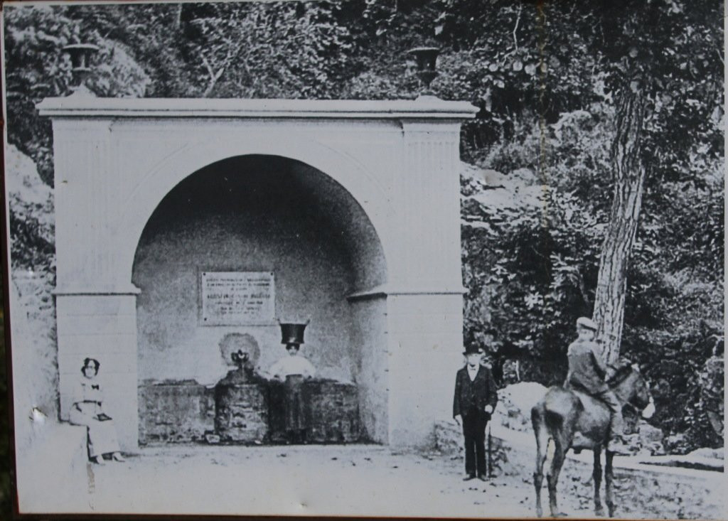 Fontaine de Serpentina-Santa-Maria-Poggio必去景点